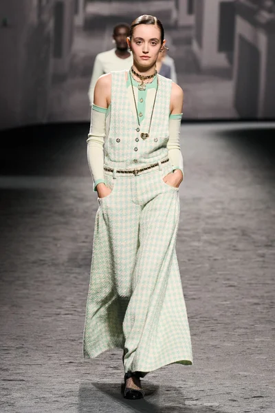 Look 34